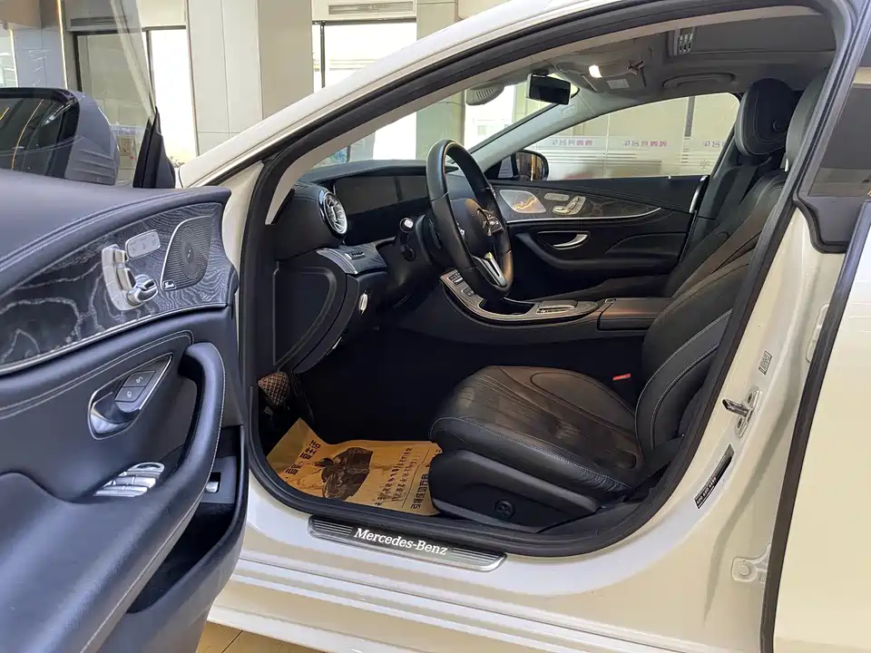 Mercedes-Benz CLS Mercedes-Benz CLS