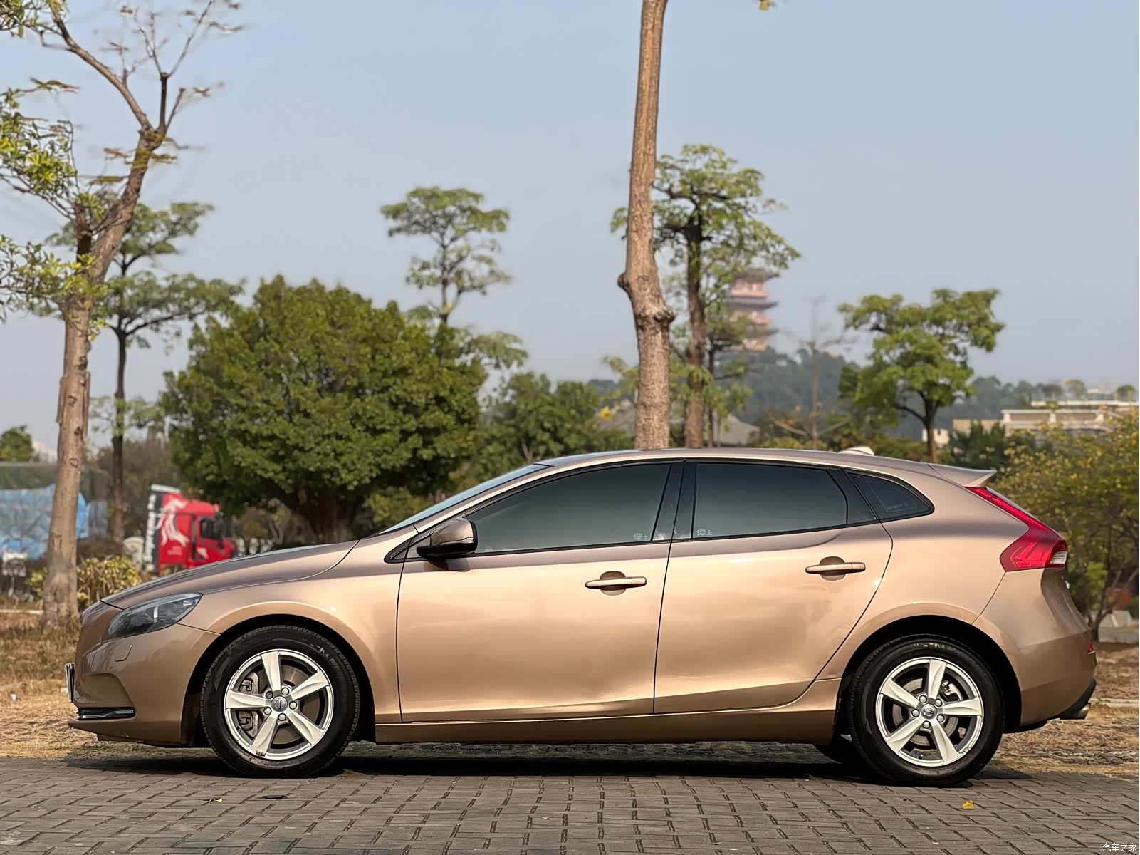 Volvo V40, 2016 4