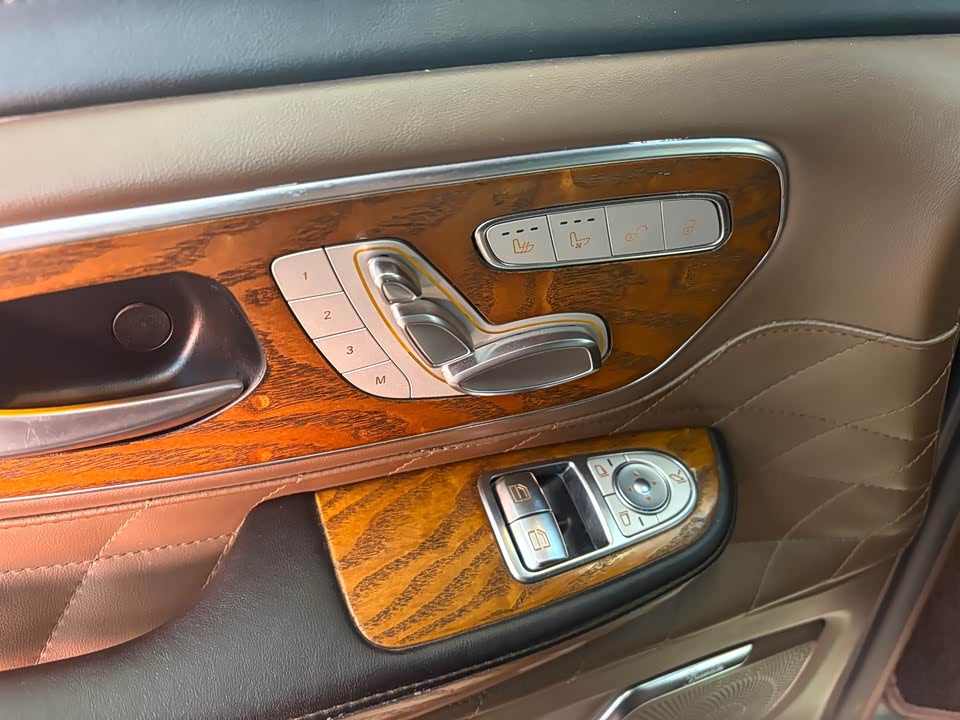 Mercedes-Benz V-class