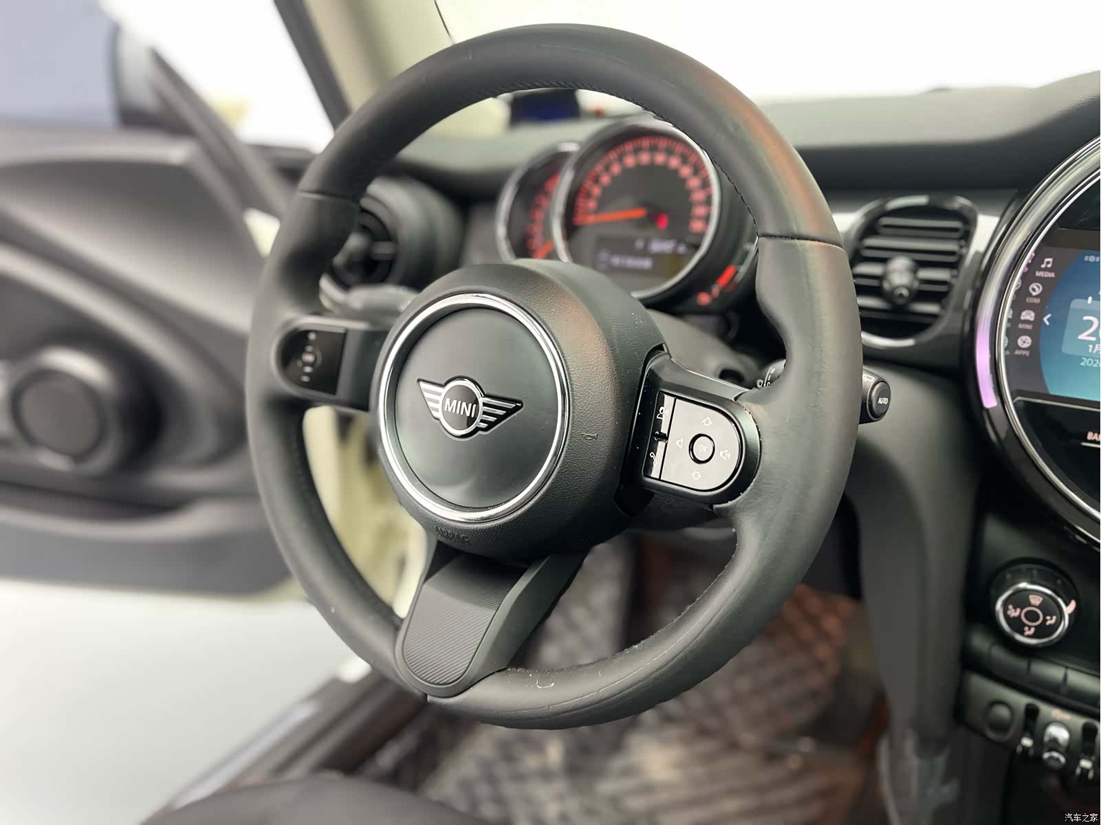 Mini ONE, 2021 19