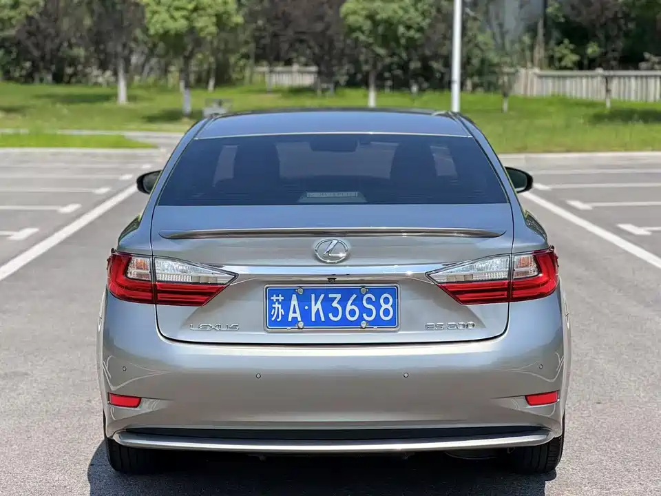 Lexus ES