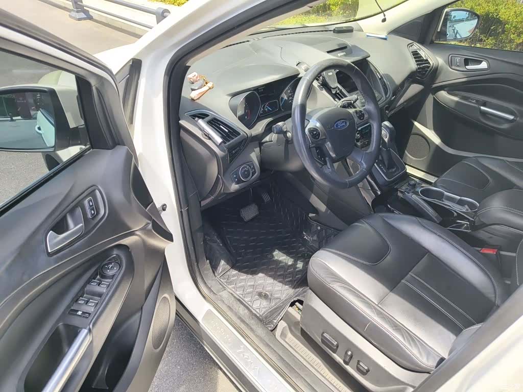 Ford Kuga, 2015 12