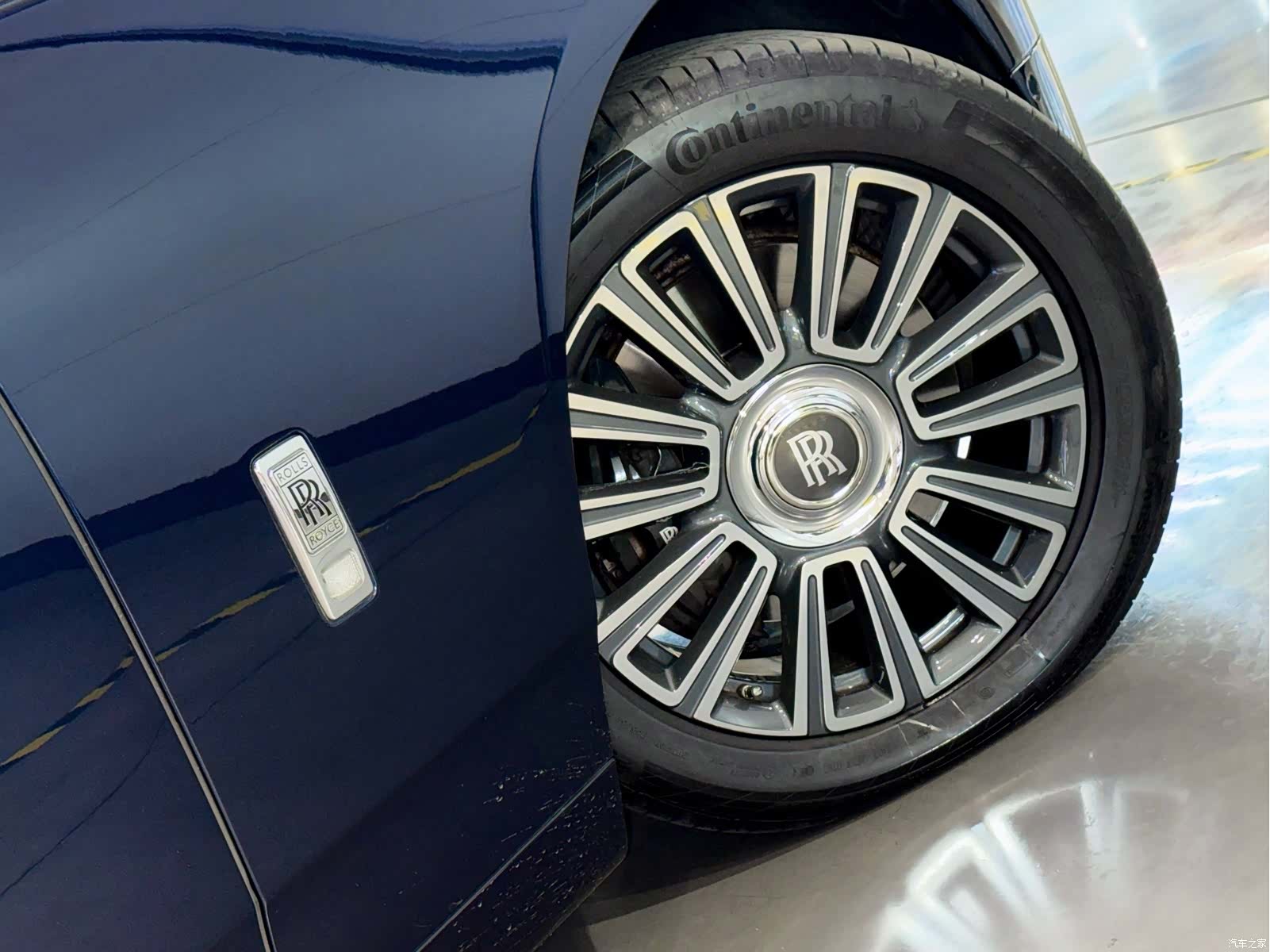 Rolls-Royce Phantom, 2020 все фото