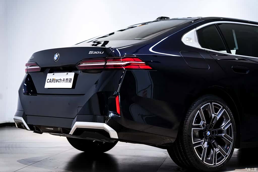 BMW 5 Series, 2025 7