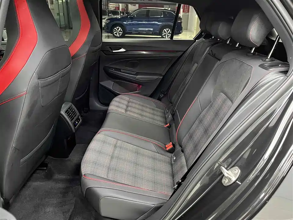 Volkswagen Golf GTI