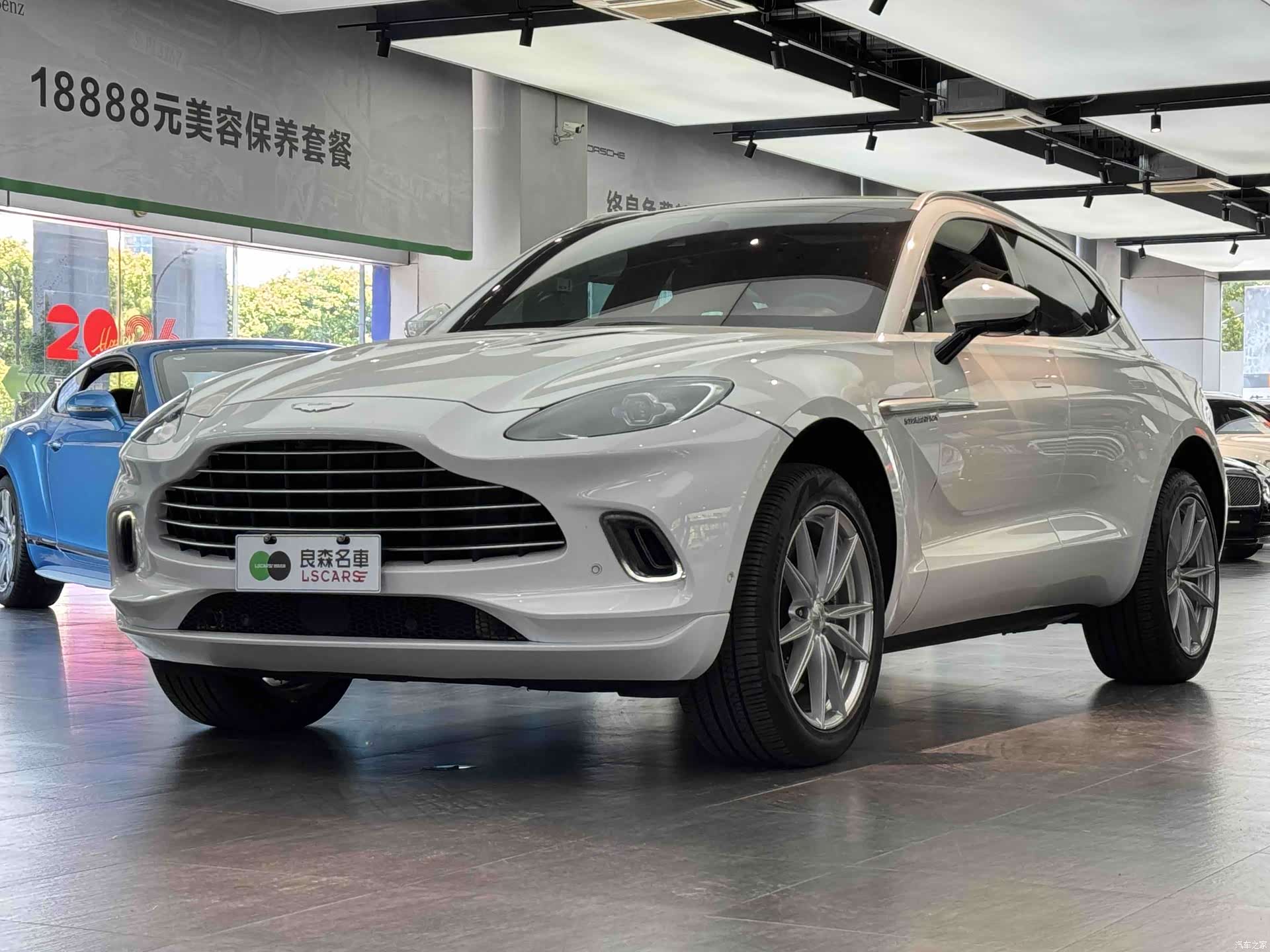 Aston Martin DBX