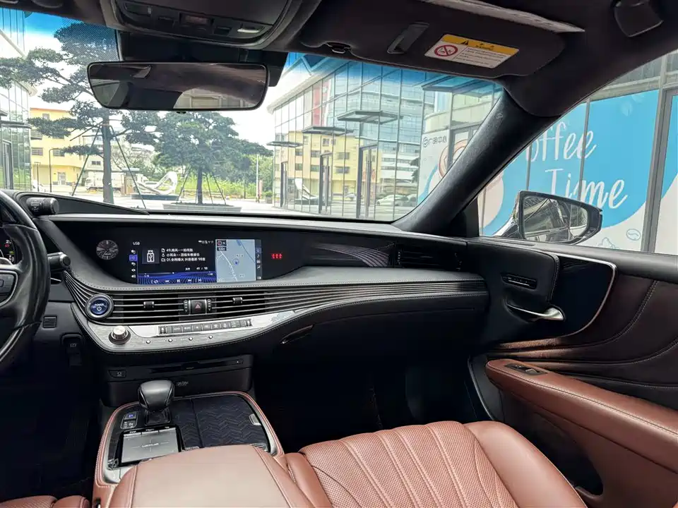 Lexus LS
