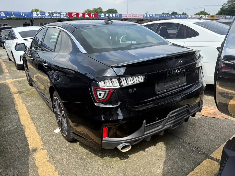 Lynk & Co 03