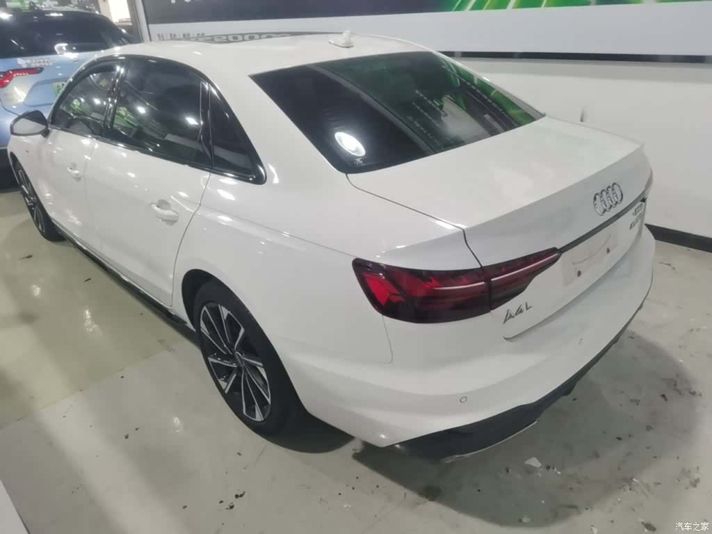 Audi A4L, 2023 все фото