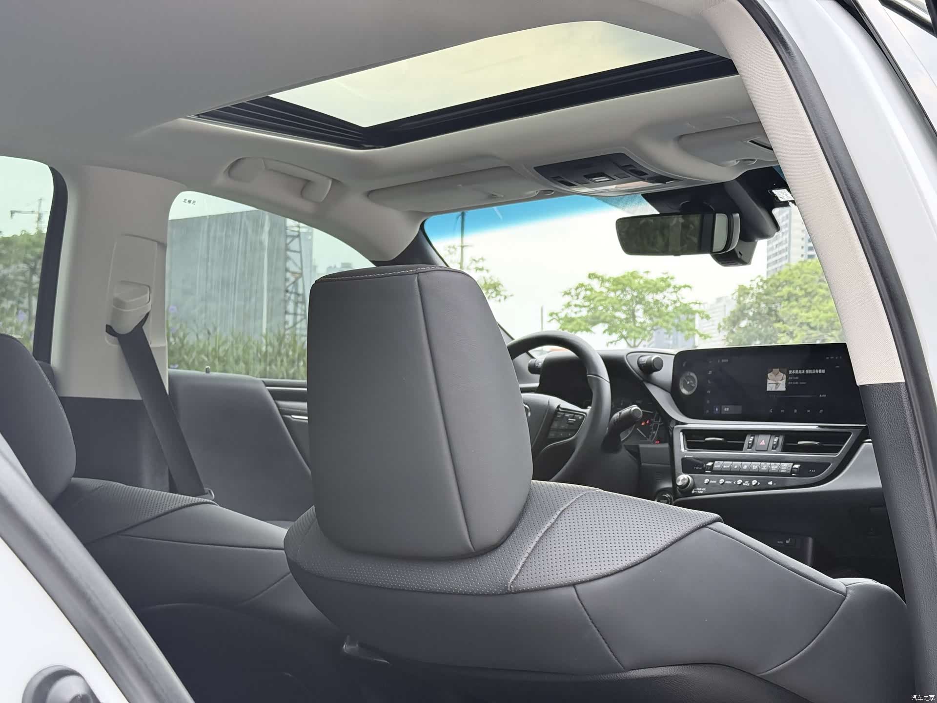 Lexus ES, 2023 18