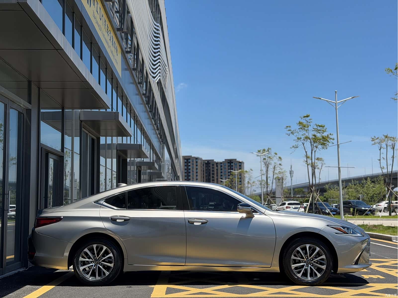 Lexus ES, 2024 3