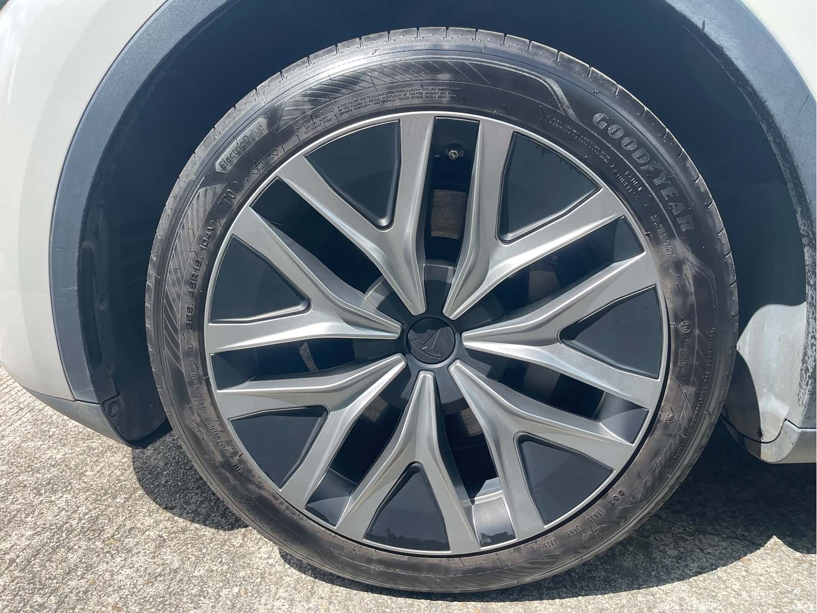 Tesla Model Y, 2024 14
