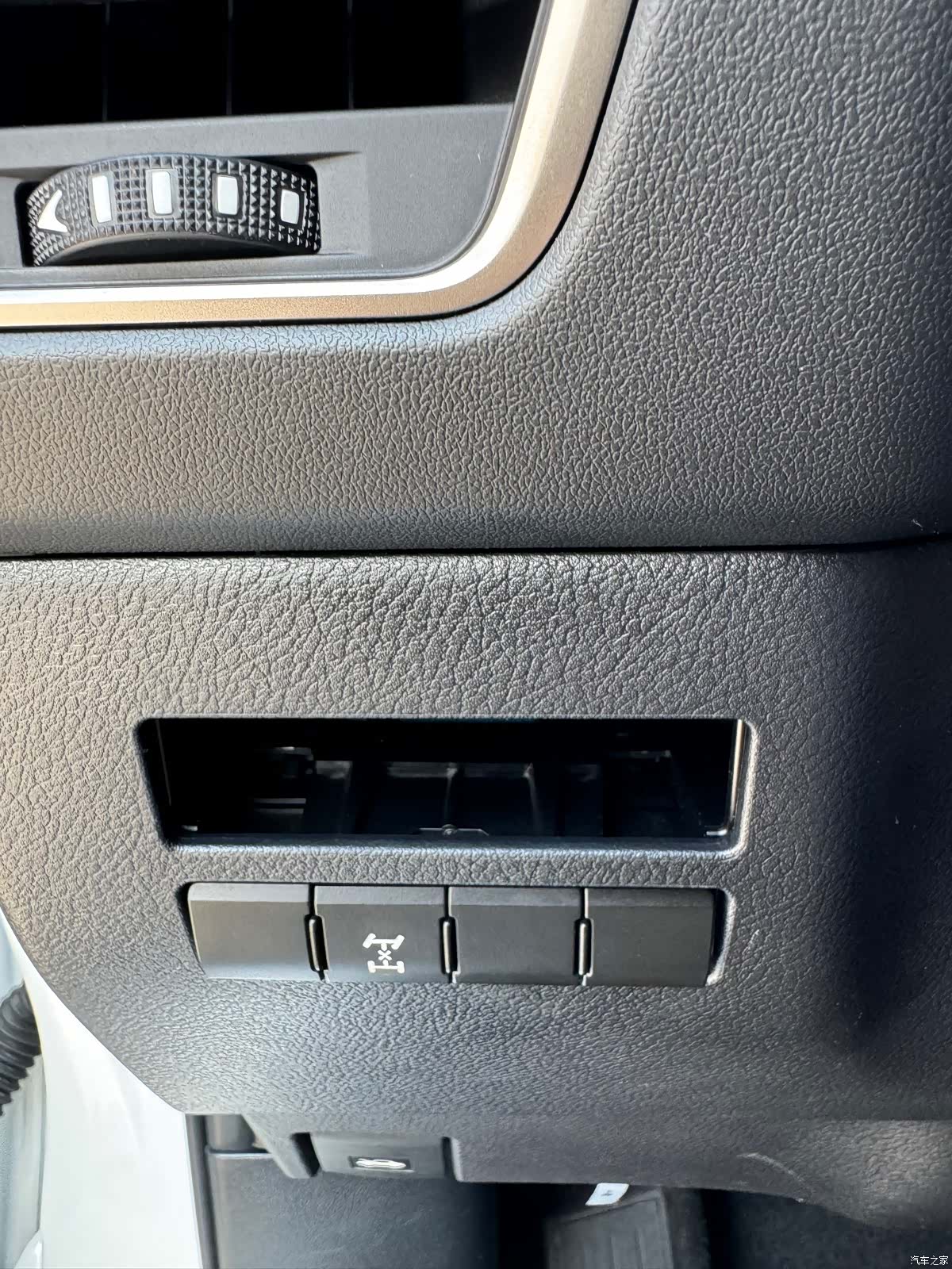 Lexus NX, 2016 11