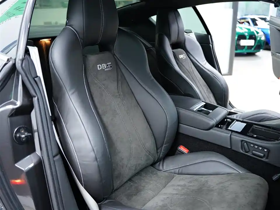 Aston Martin DBS Aston Martin DBS