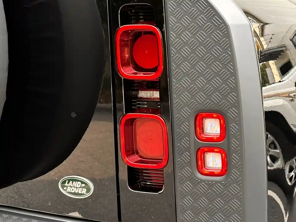 Land Rover guard