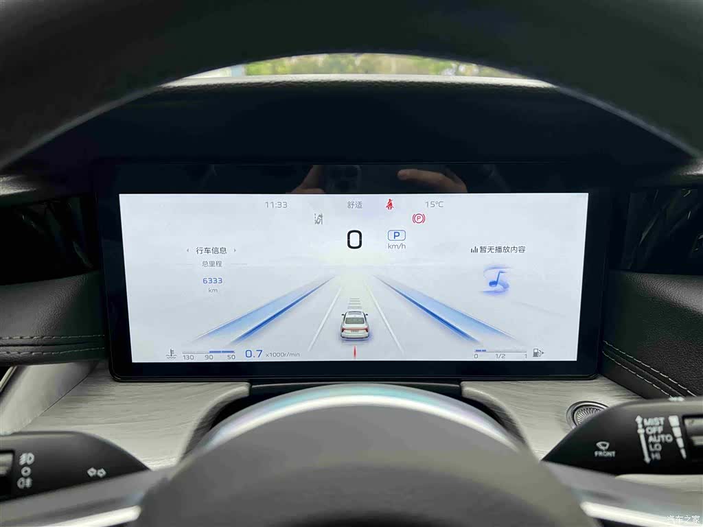 Hongqi H5, 2025 32