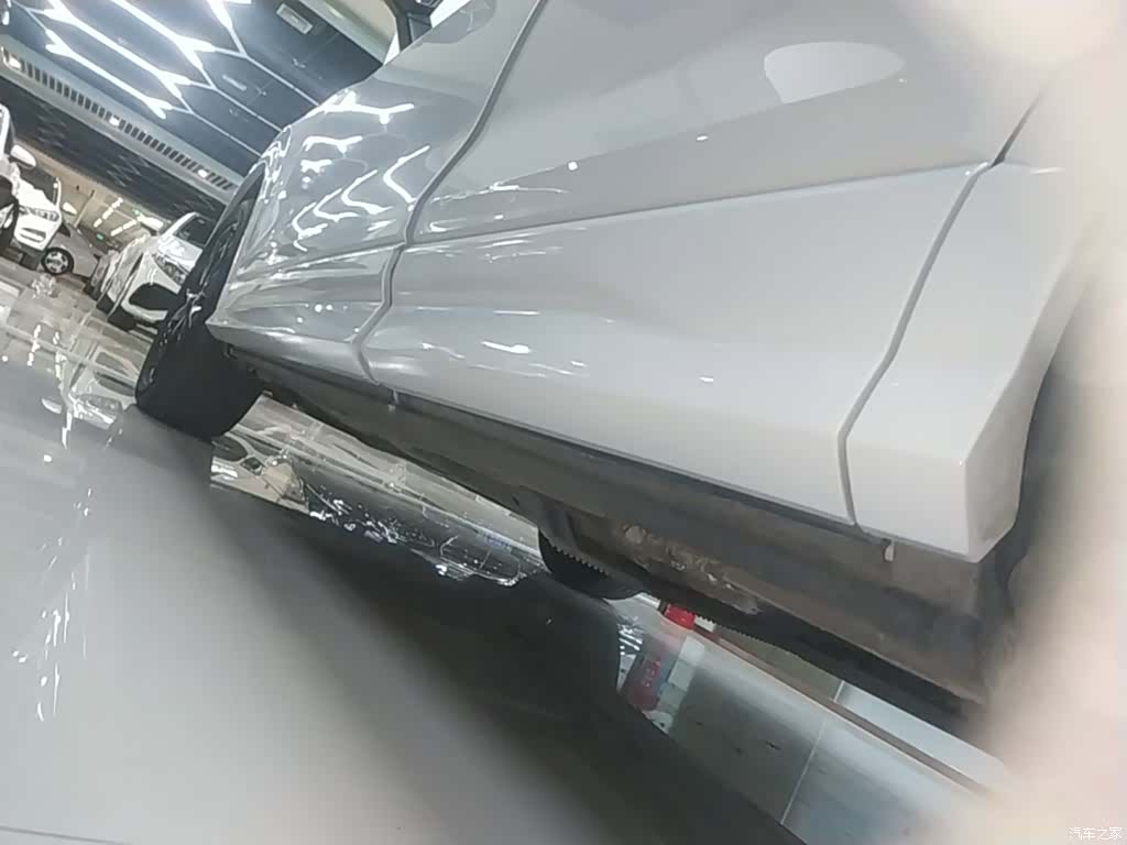 Audi Q2L, 2023 22