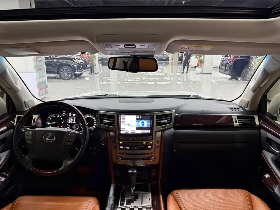 Lexus LX