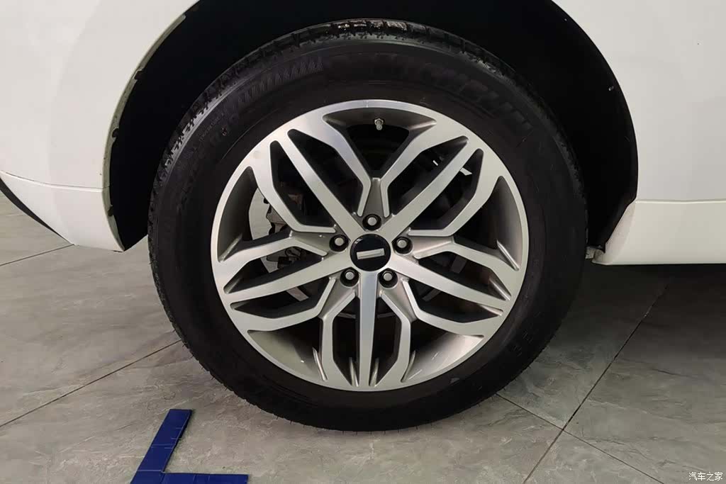 WEY VV5, 2017 6