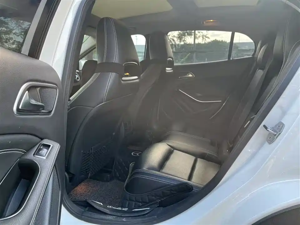 Mercedes-Benz GLA Mercedes-Benz GLA