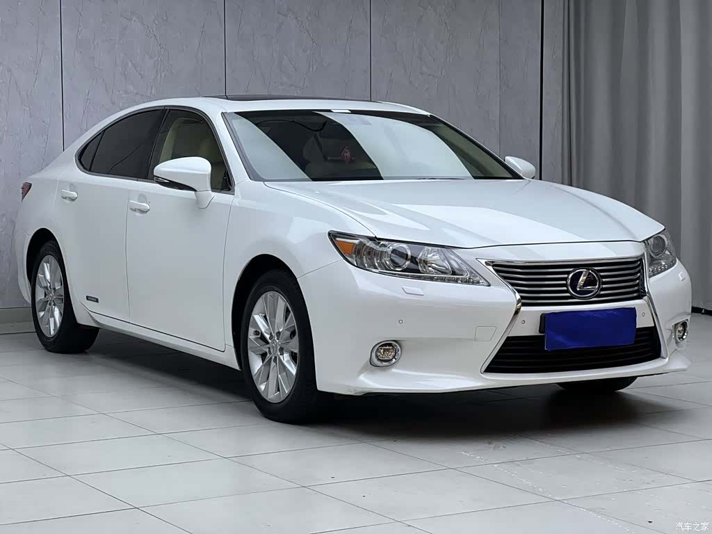 Lexus ES, 2014 3