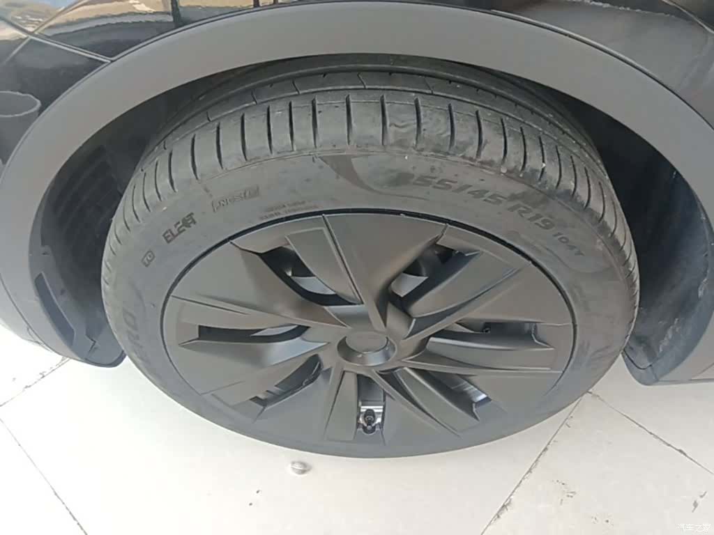 Tesla Model Y, 2023 23