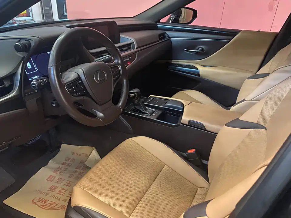 Lexus ES