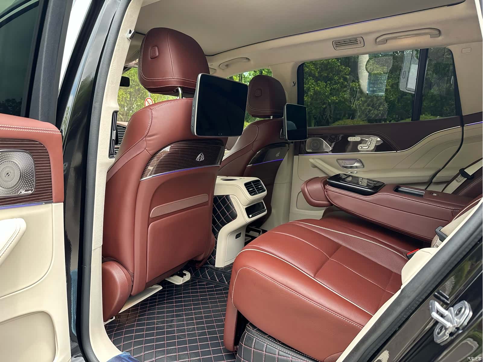 Maybach GLS, 2021 11