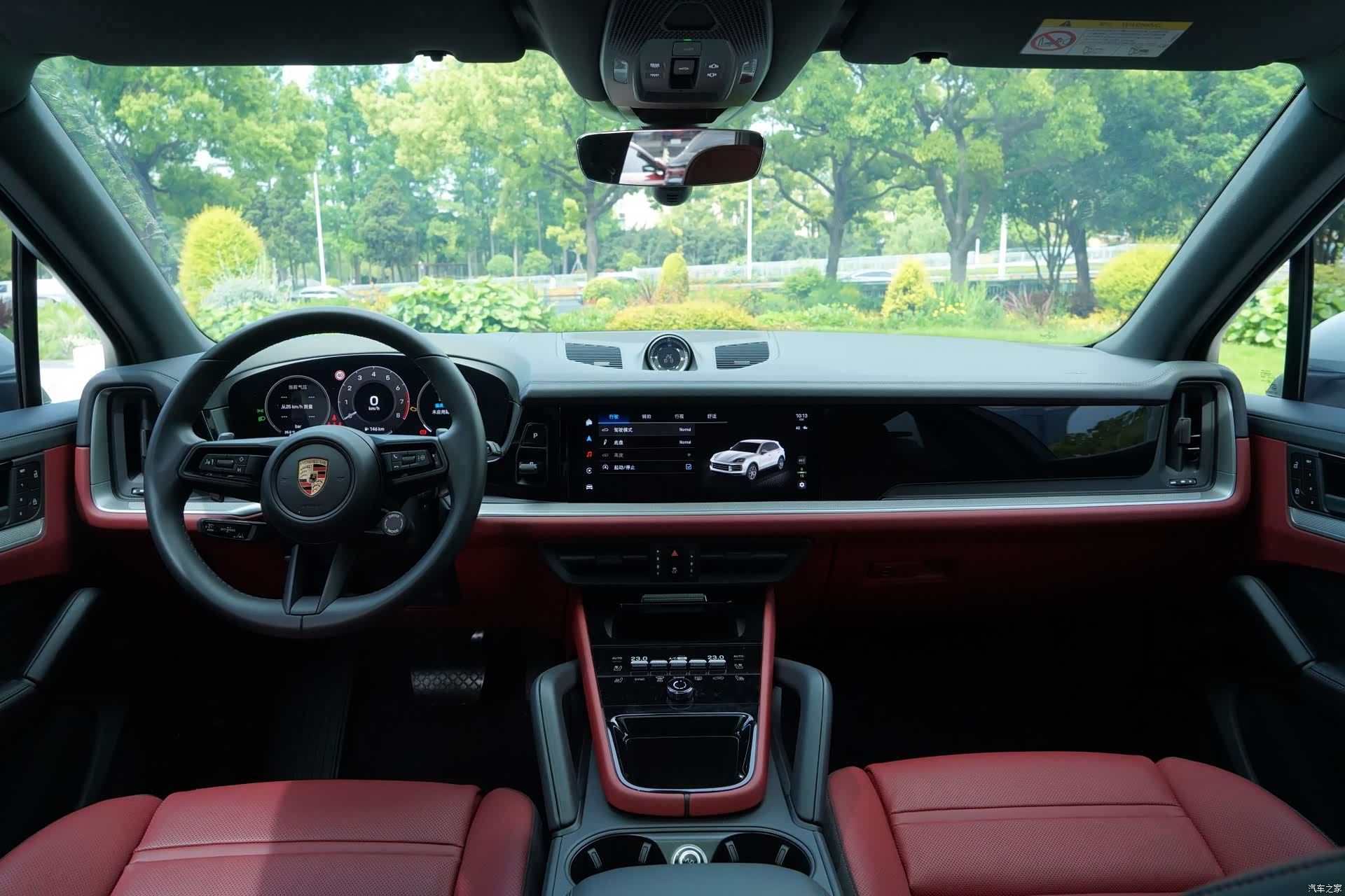 Porsche Cayenne, 2025 12