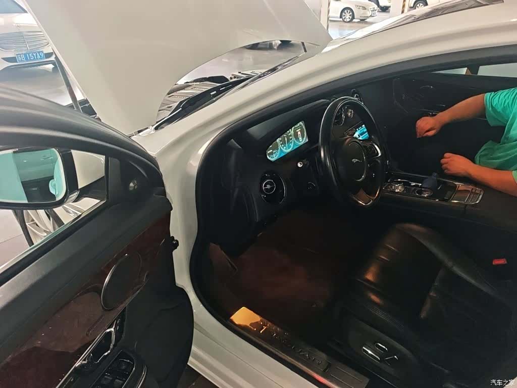 Jaguar XJ, 2015 12