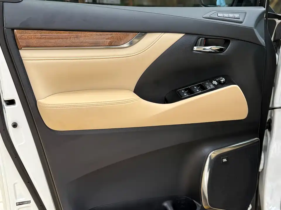 Toyota Elfa