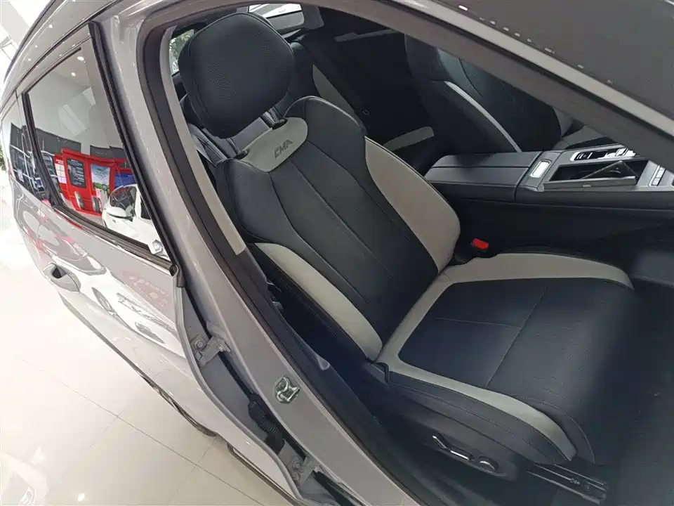Geely Atlas L