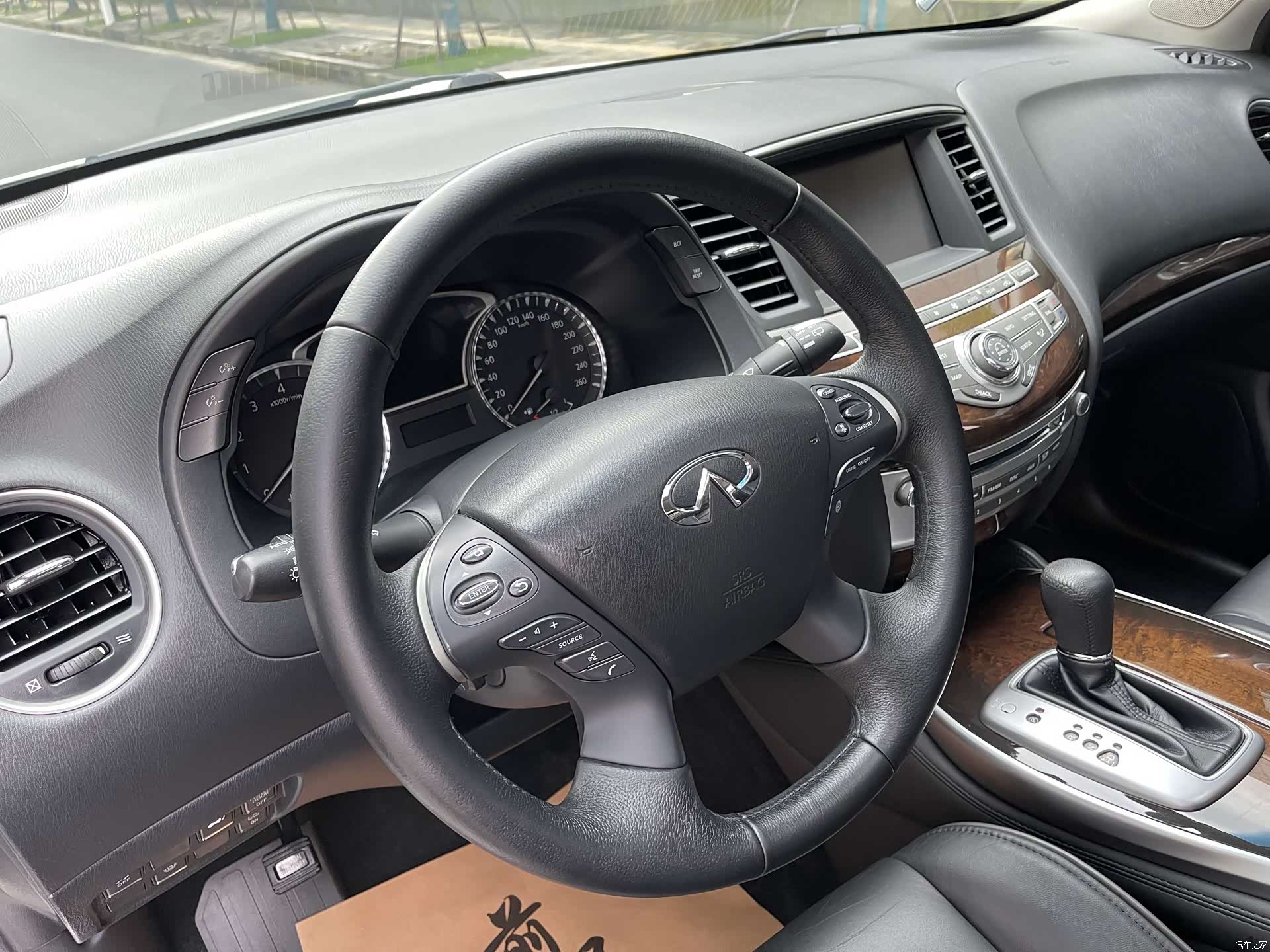Infiniti JX35, 2014 12