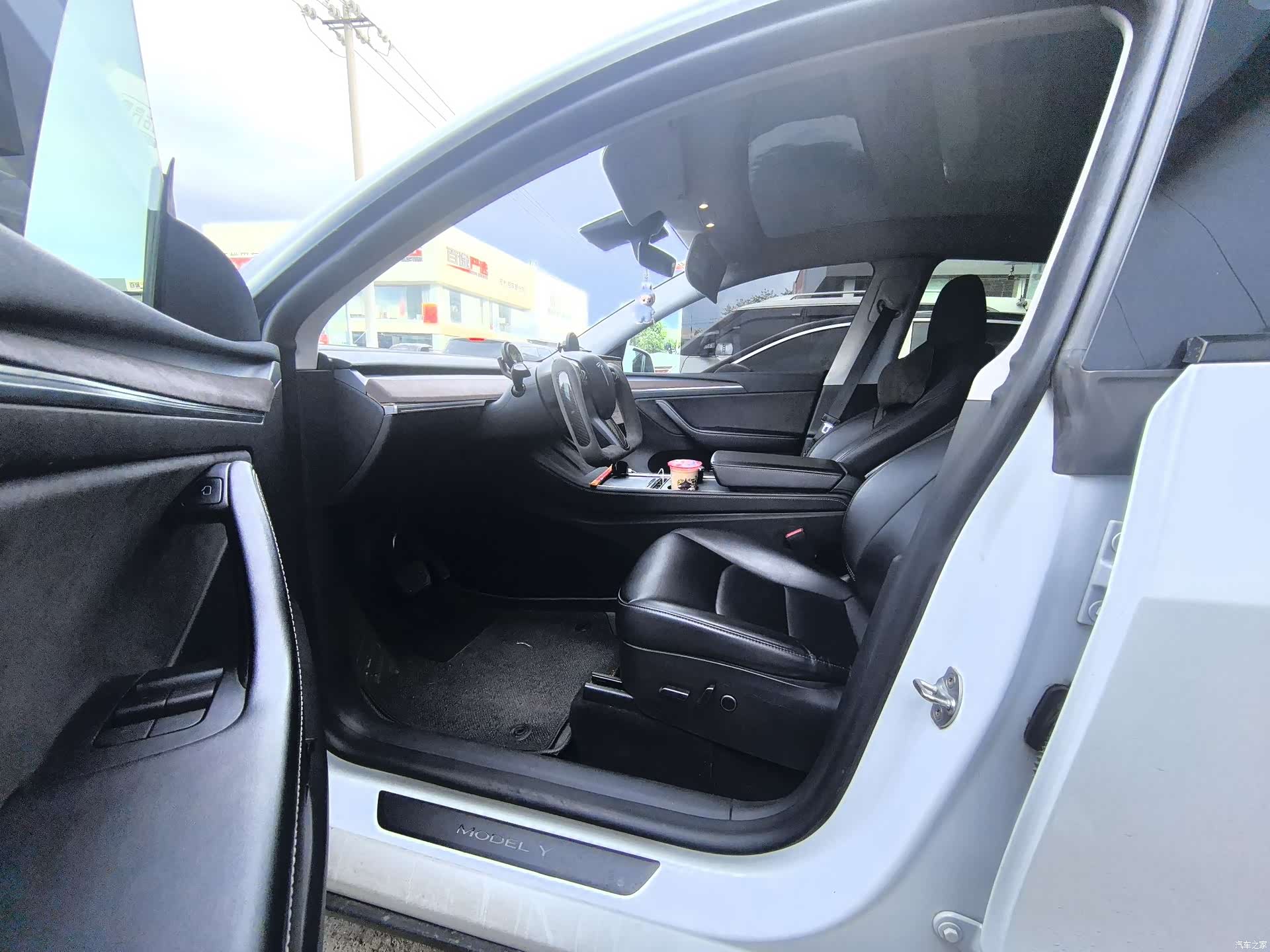 Tesla Model Y, 2023 4