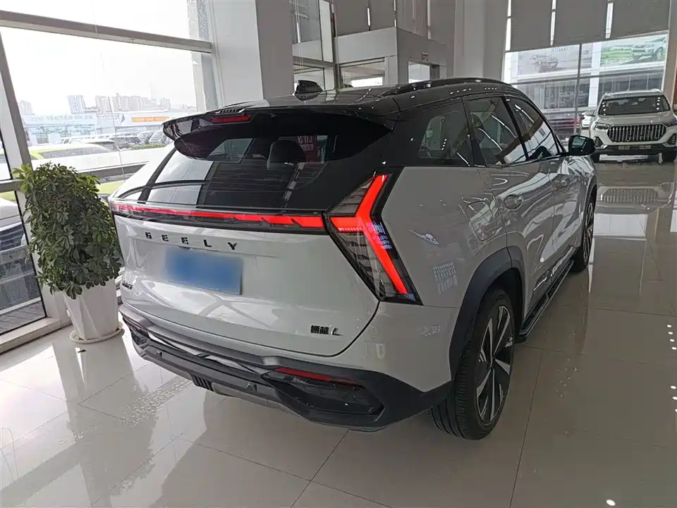 Geely Atlas L