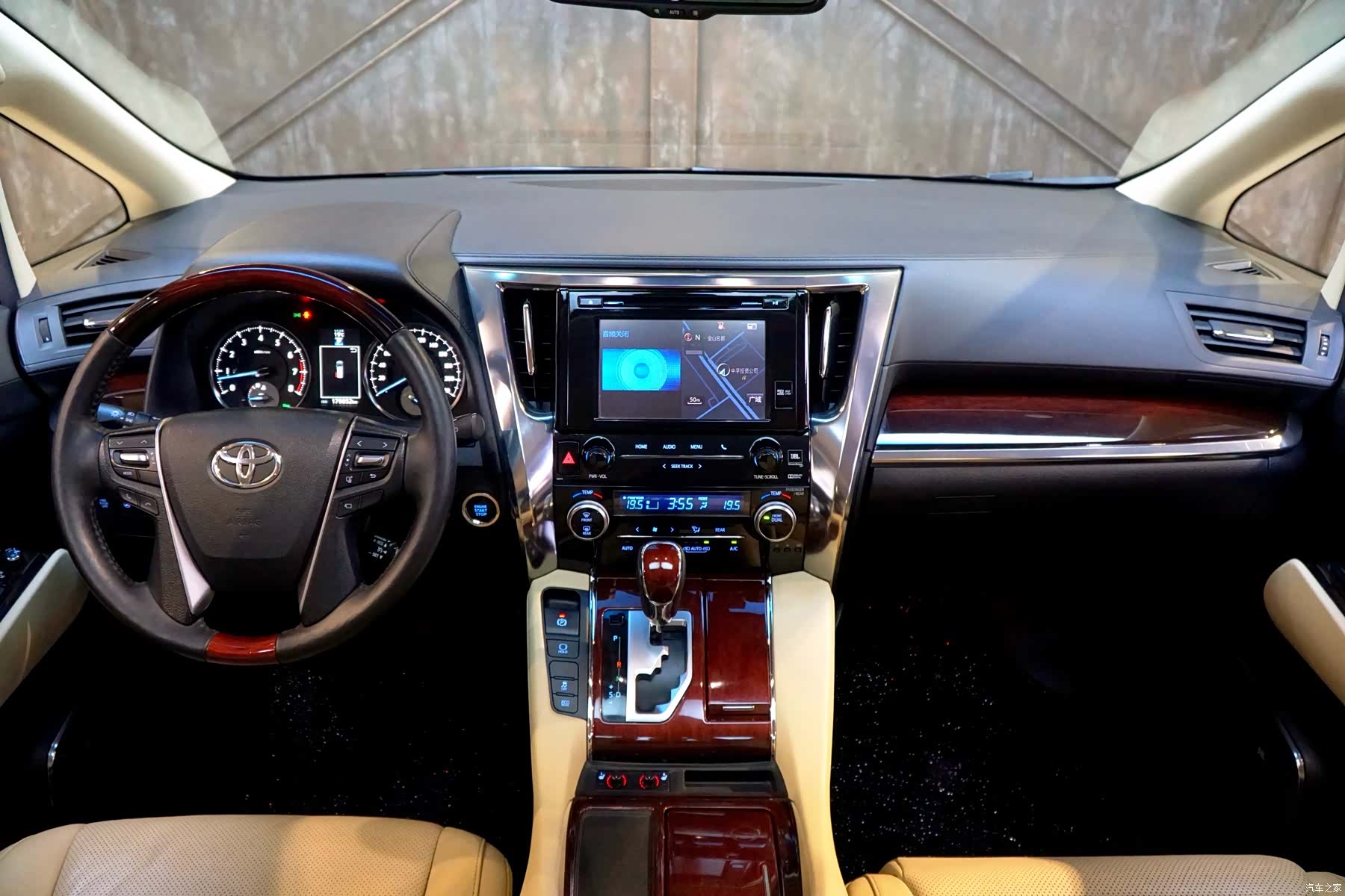 Toyota Alphard, 2016 13