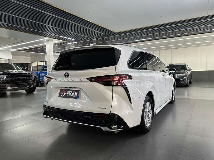 Toyota Granvia 2024, фото 9