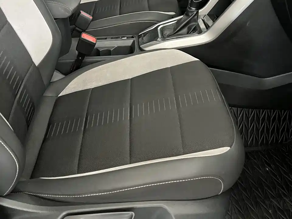 Volkswagen T-ROC exploring Songs