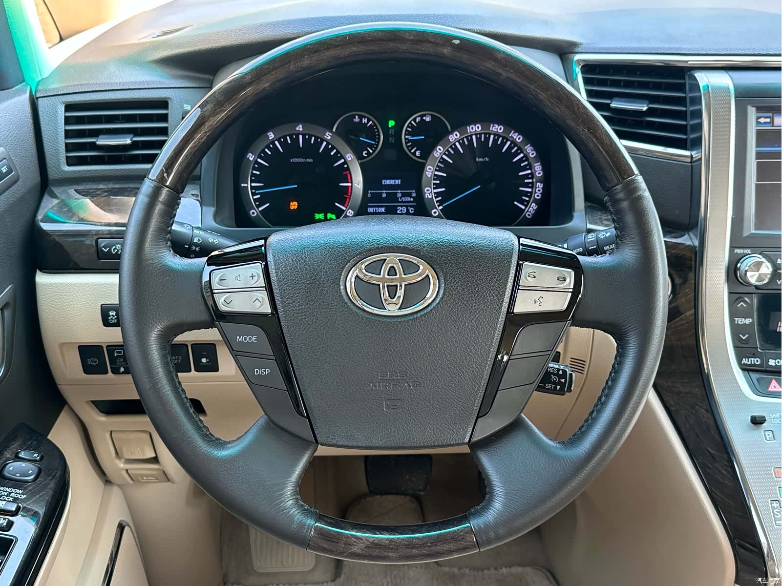 Toyota Alphard, 2012 14
