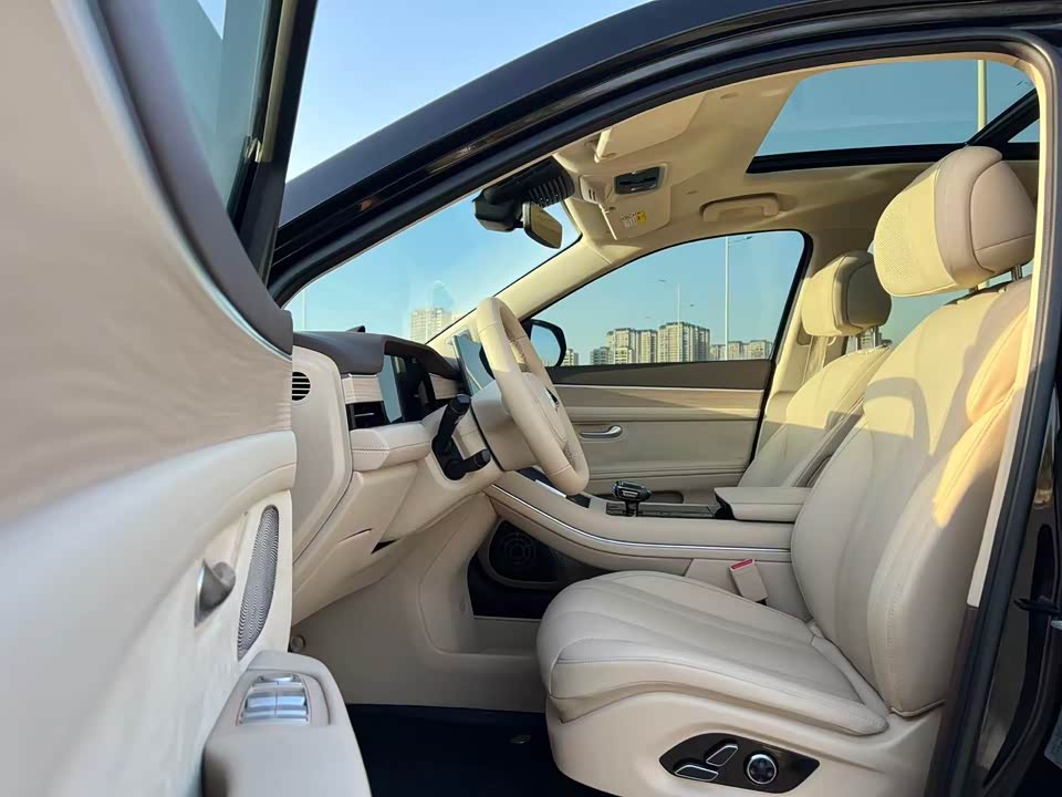 AITO Ask the world M7