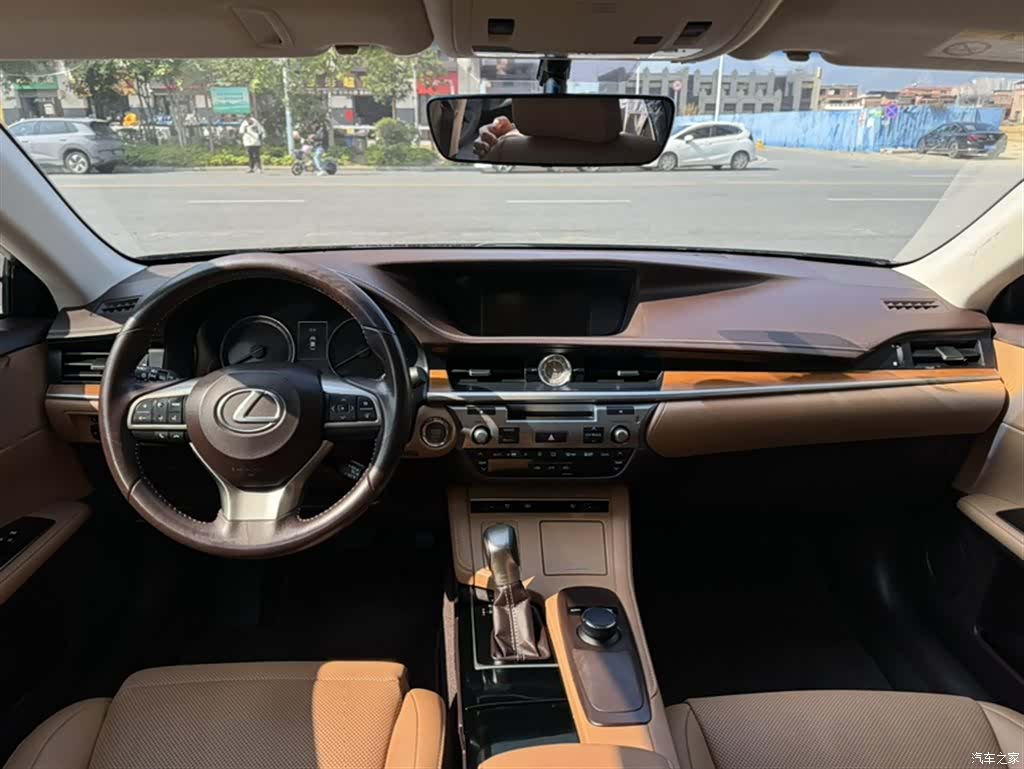 Lexus ES, 2016 6