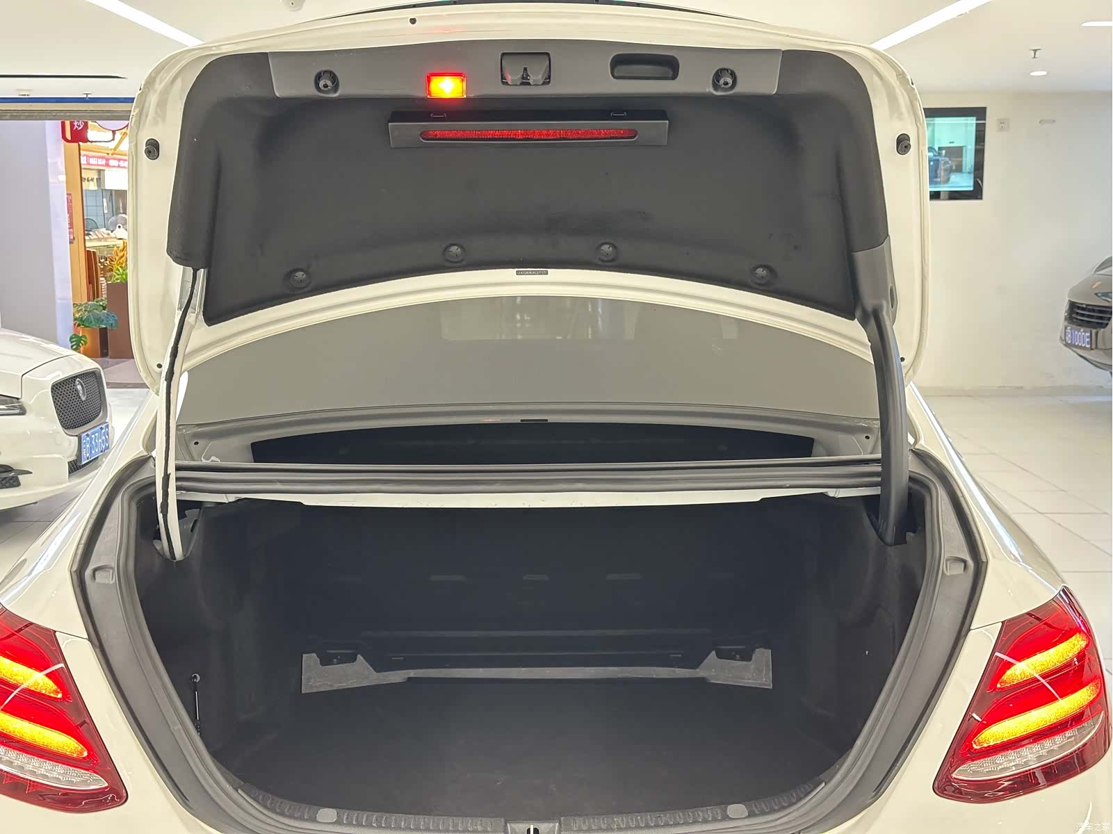 Mercedes-Benz E-Class, 2019 8