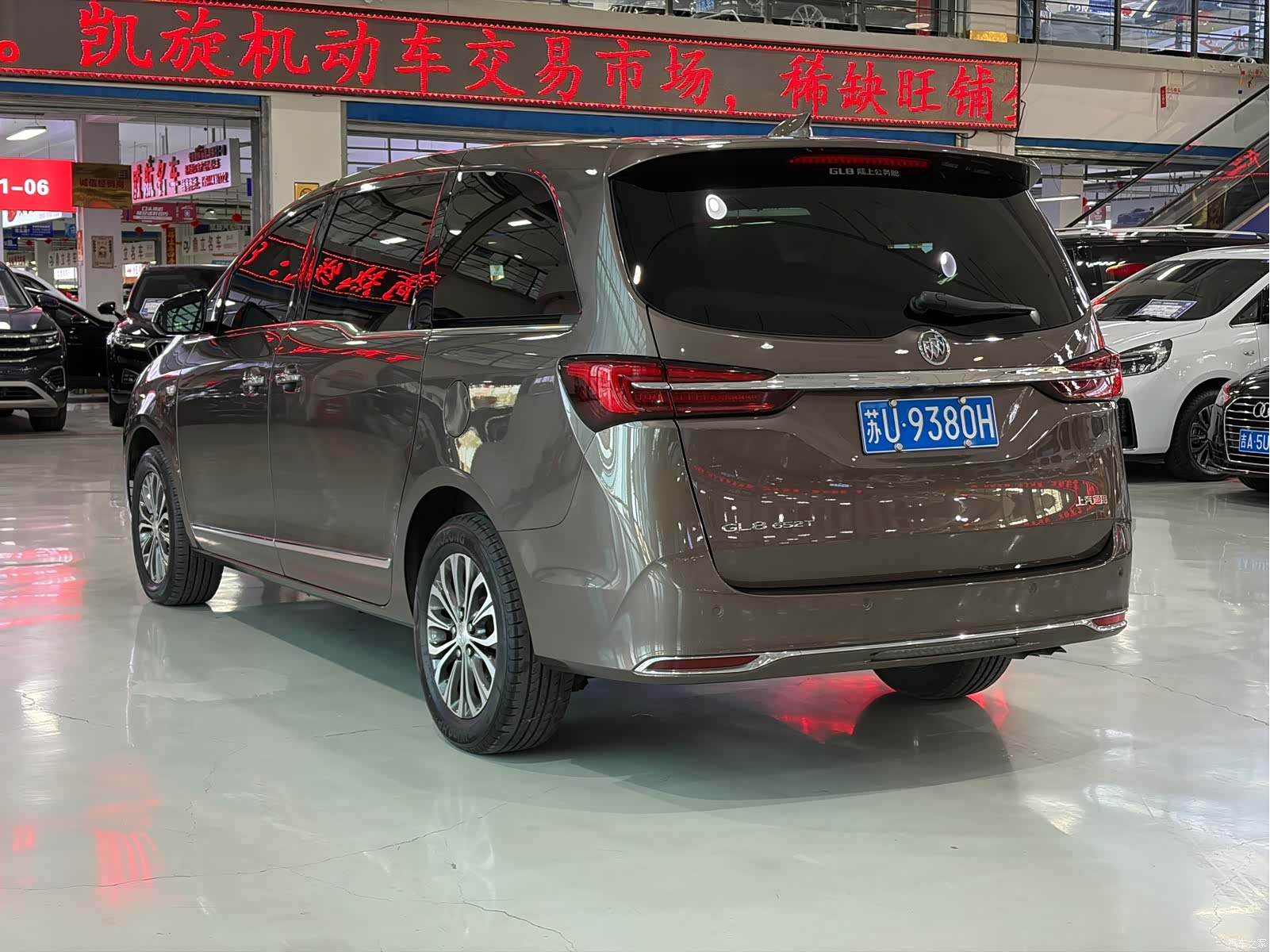 Buick GL8, 2021 9