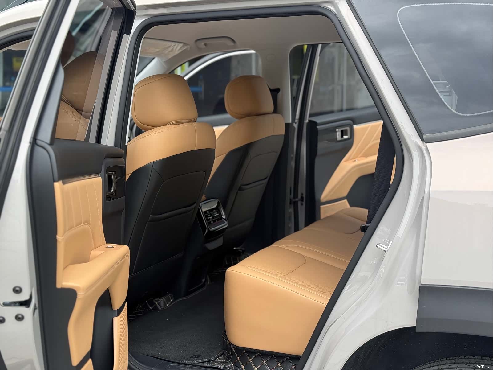 Wuling 560, 2026 все фото