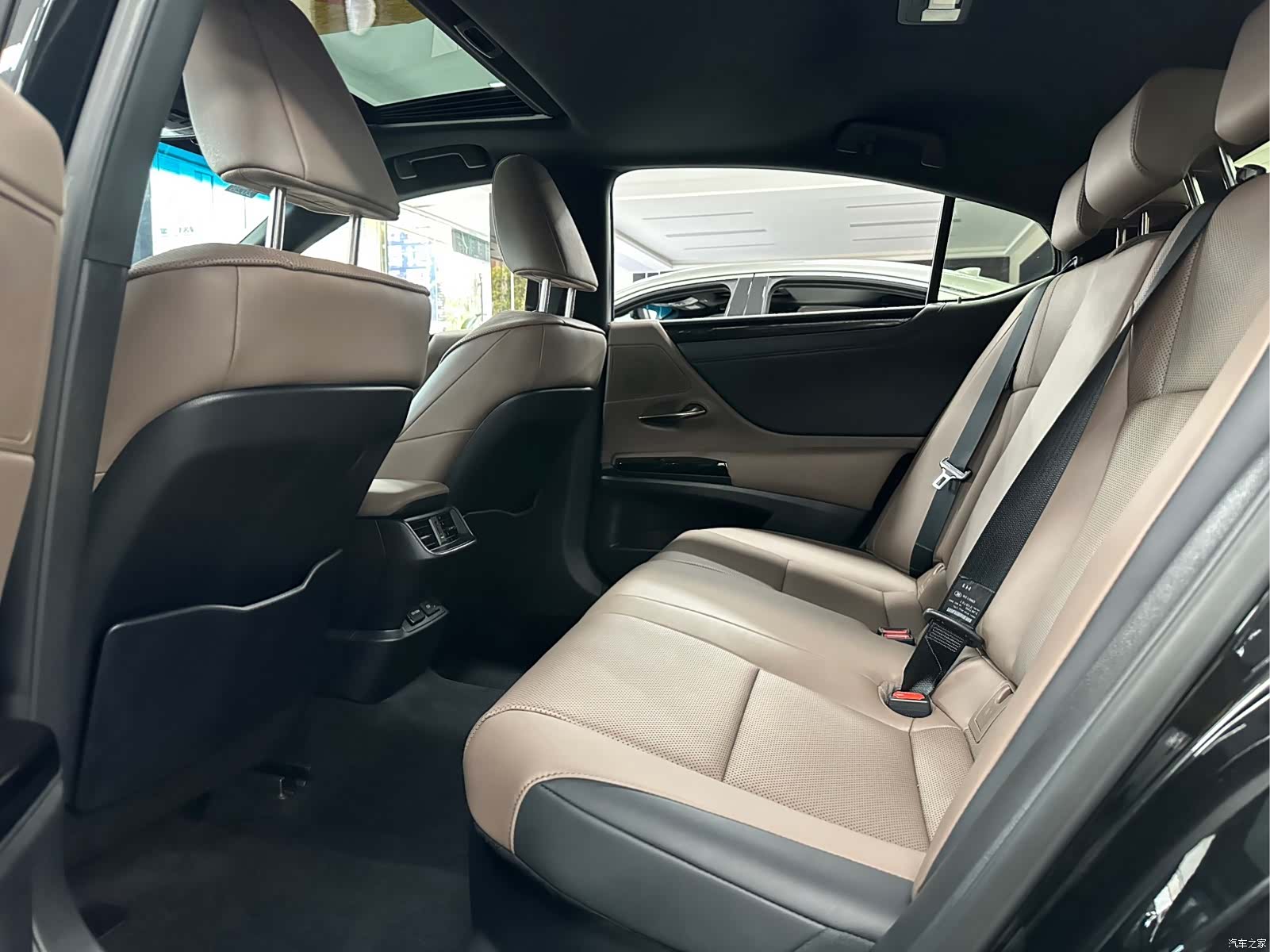 Lexus ES, 2024 11