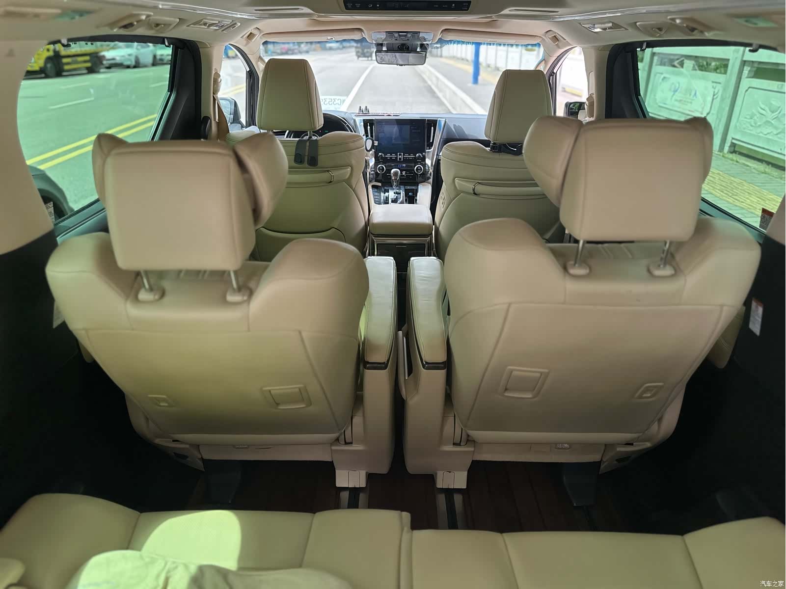 Toyota Alphard, 2022 6