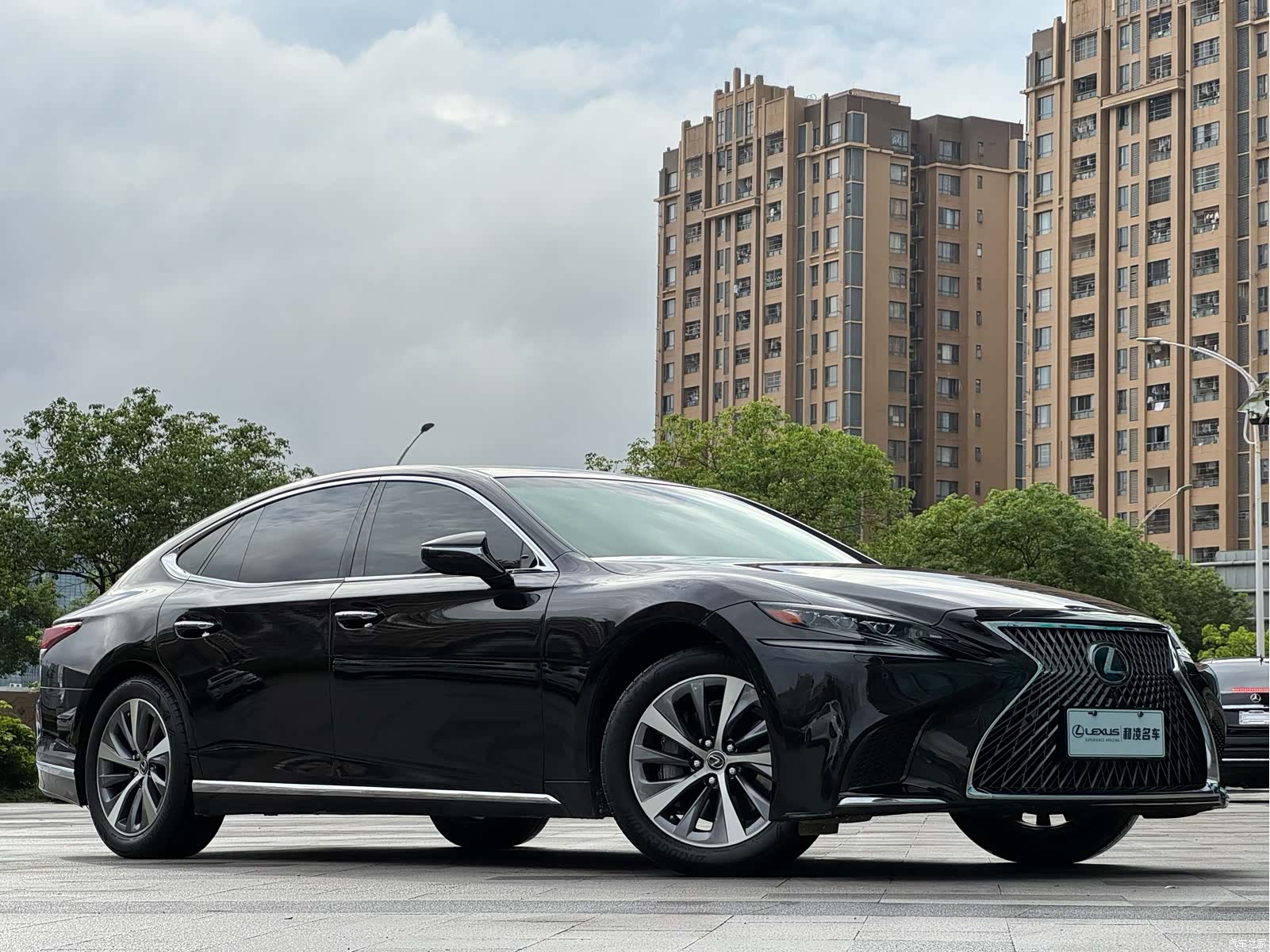 Lexus LS, 2019 3