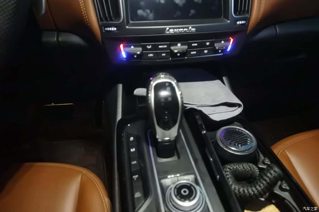 Maserati Levante, 2019 16