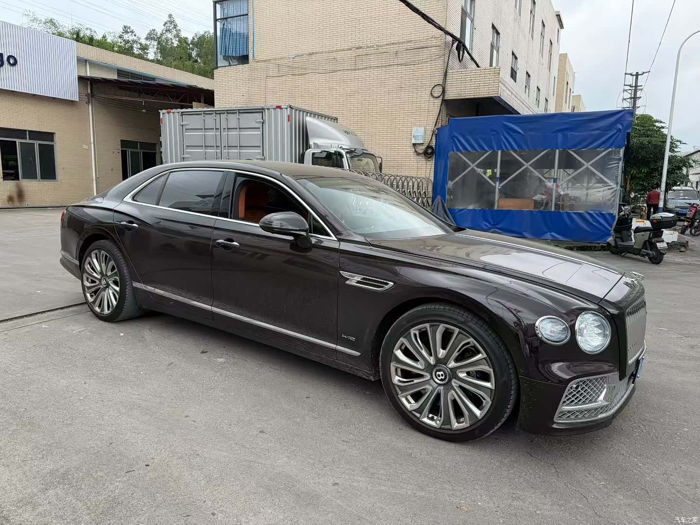 Bentley Flying Spur, 2022 1