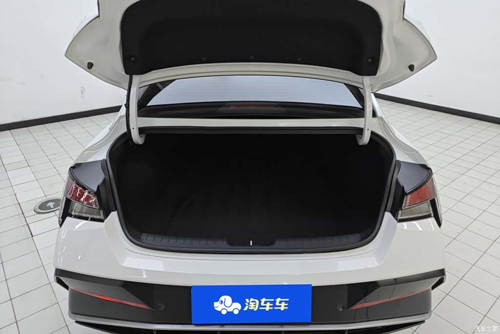Hyundai Elantra, 2025 4